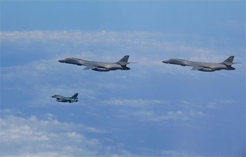 EEUU envía dos bombarderos a maniobrar sobre Corea EEUU envía dos bombarderos a maniobrar sobre Corea