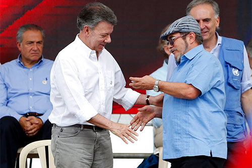 El jefe de las FARC con el presidente de Colombia El jefe de las FARC se recupera en un hospital de Colombia