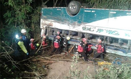 Accidente de Autobús en Quito Más de once muertos en un accidente de tráfico en Quito