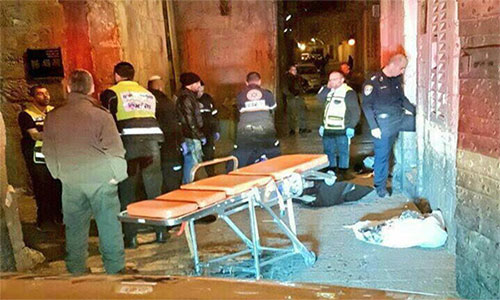 Un palestino muere tras atacar y herir a dos soldados israelíes Continúan apuñalamientos contra sionistas en Al Quds ocupada