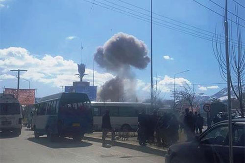 ataques suicidas en Kabul Decenas de heridos en ataques suicidas en Kabul