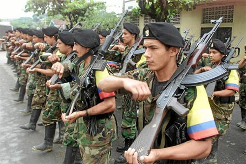 milicianos de las FARC Disidentes de las FARC se entregan al Ejército colombiano