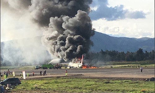 Un avión se incendia durante un aterrizaje en el centro de Perú Un avión se incendia durante un aterrizaje en el centro de Perú