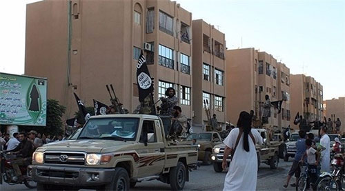 terroristas de Daesh en la ciudad siria de Al Raqqa Daesh refuerza sus posiciones en la provincia siria de Al Raqqa