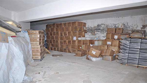 cajas de productos alimenticios almacenadas por terroristas Ejército sirio descubre una fábrica de explosivos en el barrio evacuado Al Waer