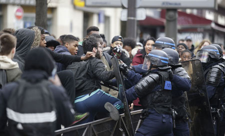 brutalidad policial en francia AI condena la brutalidad policial contra los periodistas en Francia