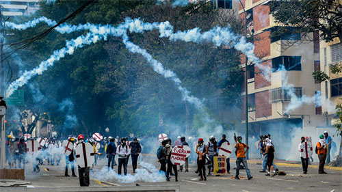 una protesta opositora en Caracas Nueva jornada de protestas y enfrentamientos en Venezuela