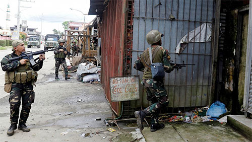 Los combates continúan entre el Ejército y los terroristas del Grupo Maute Más de un centenar de muertos en combates en el sur de Filipinas