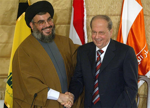 El presidente libanés, Michel Aoun, con el líder de la Resistencia, Hassan Nasrolá Presidente libanés dice que Hezbolá seguirá armado mientras haya conflictos