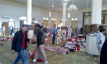 Atentado contra mezquita en el Sinaí Más de 200 muertos por un atentado contra una mezquita en el Sinaí