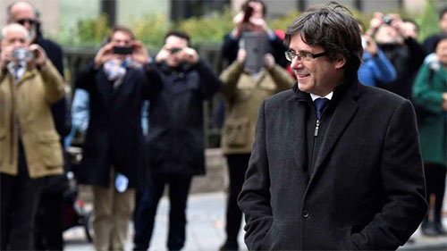 Juez belga libera al destituido líder catalán Juez belga libera al destituido líder catalán bajo condiciones