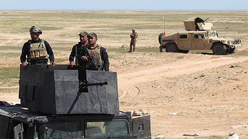 fuerzas iraquíes cerca de la frontera con Siria Fuerzas iraquíes lanzan su ofensiva contra la última ciudad bajo control terrorista