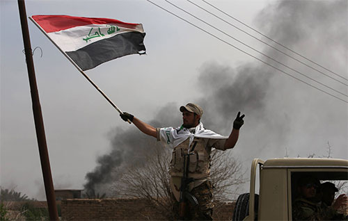 la bandera iraquí vuelve a ondear en Kirkuk El ejército iraquí expulsa a los Peshmerga del último sector de Kirkuk