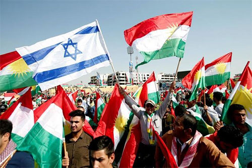 kurdos ondean la bandera israelí