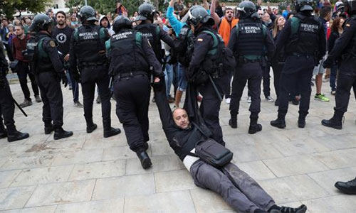 carga policial en Barcelona La Generalitat de Cataluña acusa a los agentes policiales de “violencia desmedida”