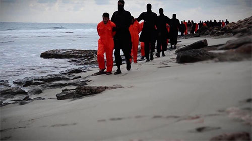 Hallados los cadáveres de los 21 coptos ejecutados por Daesh en Sirte Hallados los cadáveres de los 21 coptos ejecutados por Daesh en Sirte en 2015