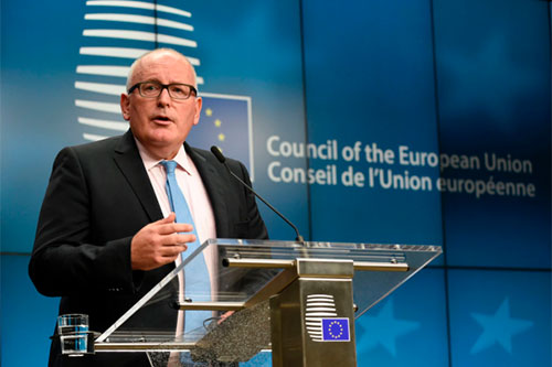 La UE califica de ilegal el referéndum de Cataluña La UE califica de ilegal el referéndum de Cataluña y apoya a Rajoy