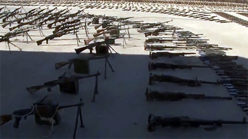 armas confiscadas de Daesh en Al Mayadin Impactante arsenal de Daesh capturado por el ejército sirio
