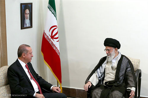 El líder Ali Jamenei con el presidente turco Líder supremo de Irán denuncia plan estadounidense para el Kurdistán iraquí
