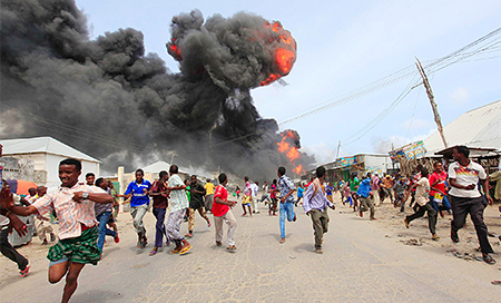 Una grande explosión en Somalia Más de 20 muertos por explosión de camioneta bomba en Somalia