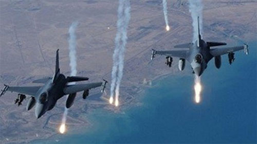 Aviones de la Coalición Internacional durante un bombardeo