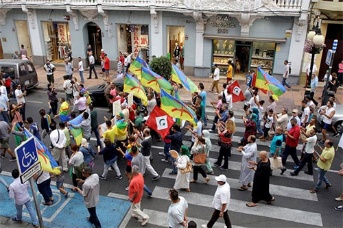 una marcha en Melilla, en apoyo a los derechos humanos en el Rif Rif marroquí celebra el aniversario de su revuelta con un gran despliegue policial