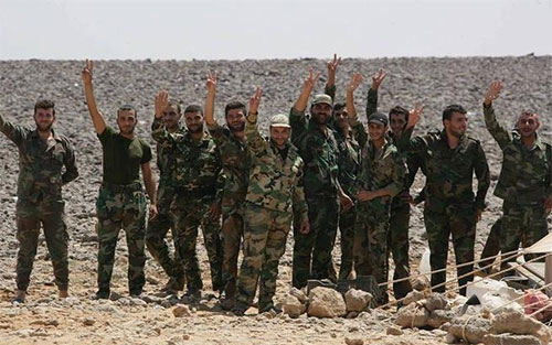 soldados sirios cerca de la frontera con Jordania El Ejército sirio expulsa a Daesh de la zona fronteriza con Jordania