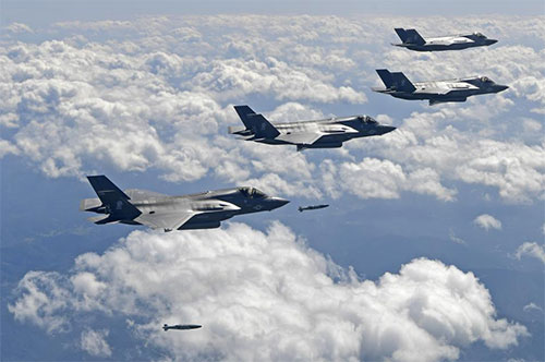 Bombarderos sobrevuelan la Península Coreana Bombarderos estadounidenses sobrevuelan la Península Coreana