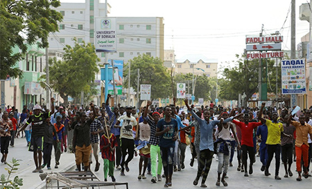 Protesta en Mogadiscio Policía Somalí abre fuego para dispersar una protesta en Mogadiscio