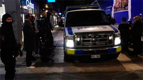 Policías en el lugar del tiroteo Varios heridos por un tiroteo en la ciudad sueca de Trelleborg