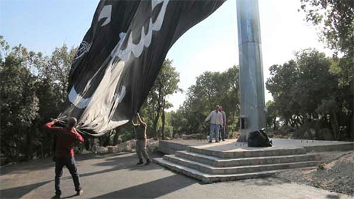 emblema de Imam Hussein Hezbolá instala el emblema de “Hussein” en uno de los montes más elevados de Líbano