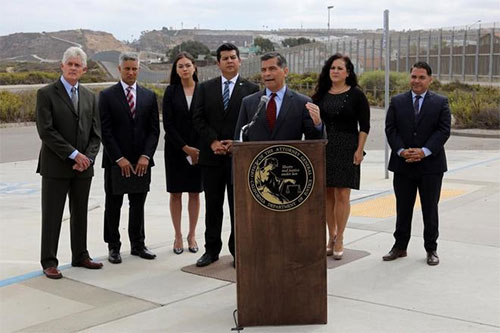California presenta una demanda contra Trump