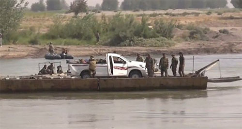 soldados sirios cruzan a la orilla oriental del río Éufrates Tropas sirias y sus aliados amplían el territorio liberado al este de Deir Ezzor