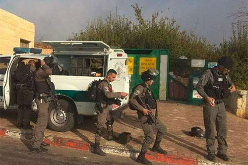 soldados israelíes en el lugar de la operación Tres soldados sionistas mueren en una operación cerca de Al Quds