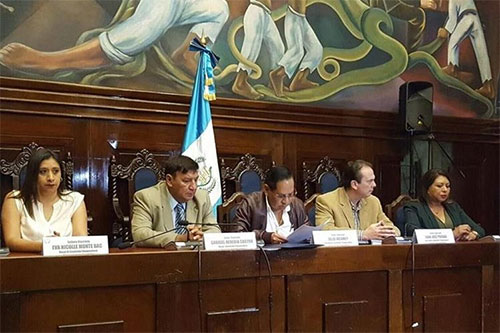 Comisión del Congreso recomienda retirar la inmunidad a Jimmy Morales El presidente de Guatemala será investigado por presunta financiación ilegal