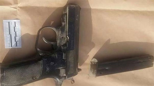 la pistola empleada en la operación Tres soldados sionistas mueren en una operación cerca de Al Quds