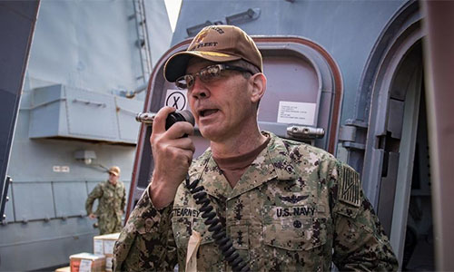 El vicealmirante Scott A. Stearney Hallan muerto en Bahréin a un alto cargo militar estadounidense