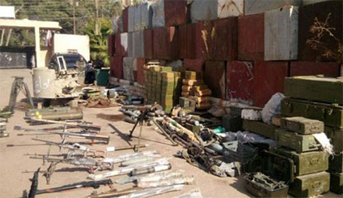 armas confiscadas a los terroristas en Deraa Siria confisca más armas de fabricación israelí y estadounidense