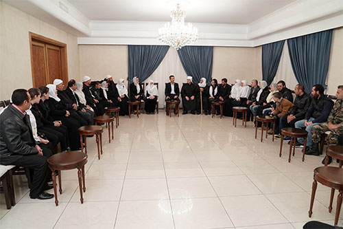 El Presidente sirio recibe a recién liberados de las garras de Daesh El Presidente sirio recibe a recién liberados de las garras de Daesh