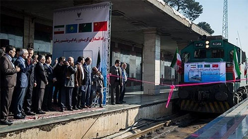 estación de tren en Teherán Irán construirá ferrocarril de conexión con Iraq, y más tarde con Siria