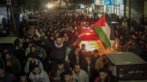 Gaza celebra su victoria Gaza celebra “su victoria” tras renuncia de Lieberman