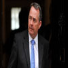 EL MINISTRO BRIT&AacuteNICO DE DEFENSA DIMITE ENVUELTO EN UN ESC&AacuteNDALO