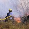Francia env&iacutea bomberos y aviones anti-incendios a Catalu&ntildea