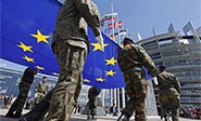 Merkel apoya el plan de Juncker en crear un Ejército europeo