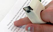 Anillo parlante que traduce en audio todo lo que el dedo se&#241;ala 