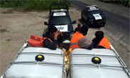 México: Descubren a 30 inmigrantes entre falsos contenedores para combustible