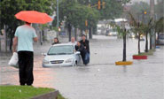 M&#225;s de 10.000 evacuados por inundaciones en Buenos Aires