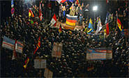 Miles de manifestantes reclaman la dimisi&#243;n de Merkel