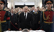 El presidente de Rusia, Vladímir Putin, asiste al funeral de Kárlov