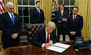 Trump firma el decreto para retirar a Estados Unidos del Acuerdo Transpacífico